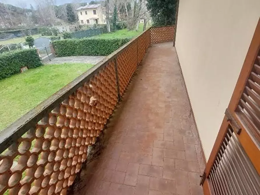 Immagine 20 di Villa in vendita  a Massa