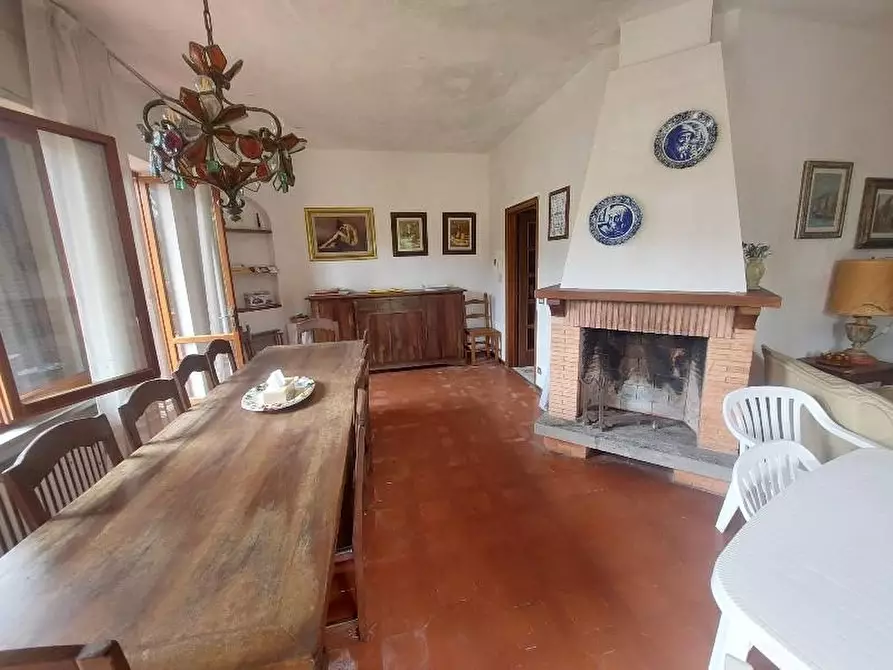 Immagine 14 di Villa in vendita  a Massa