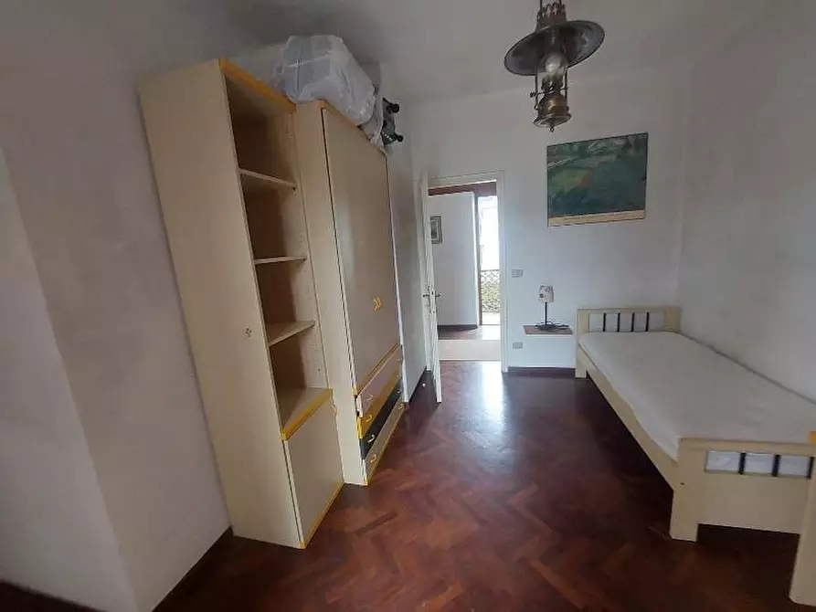 Immagine 17 di Villa in vendita  a Massa