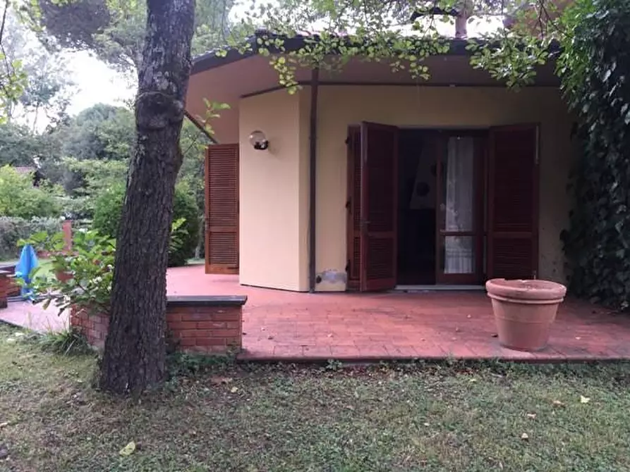 Immagine 7 di Villa in vendita  a Massa