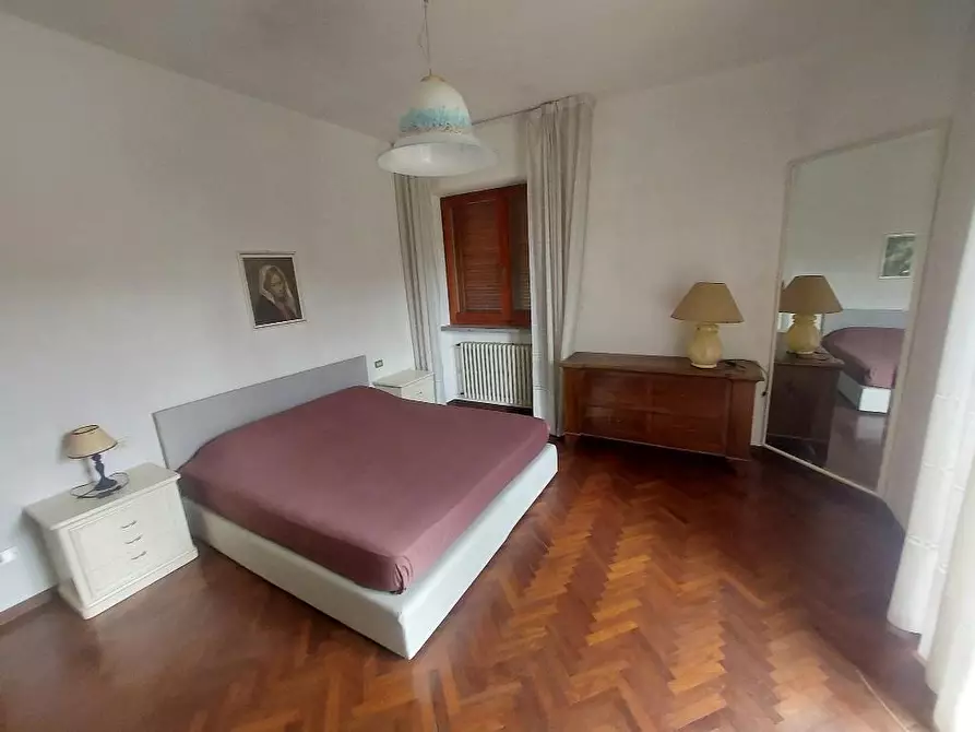 Immagine 19 di Villa in vendita  a Massa