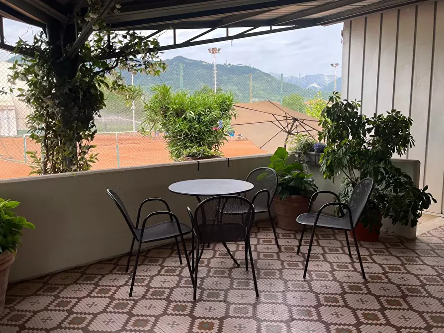 Immagine 31 di Attività commerciale in vendita  a Carrara