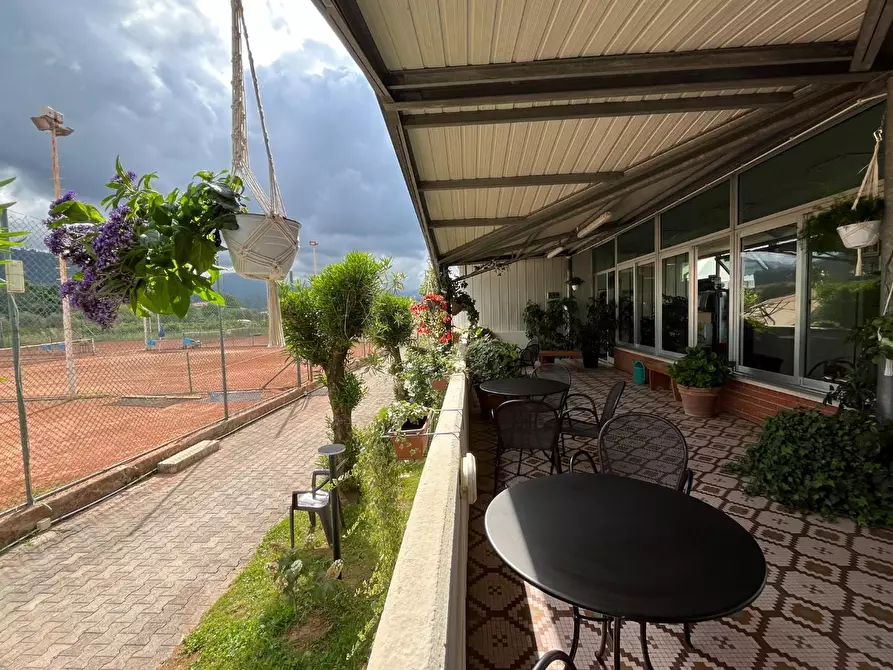 Immagine 39 di Attività commerciale in vendita  a Carrara