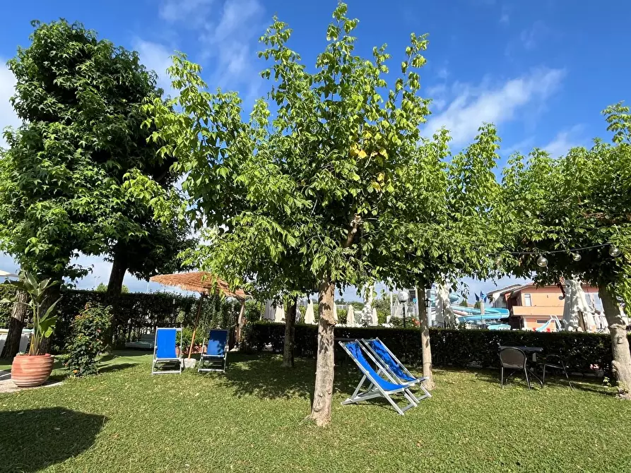 Immagine 47 di Attività commerciale in vendita  a Carrara