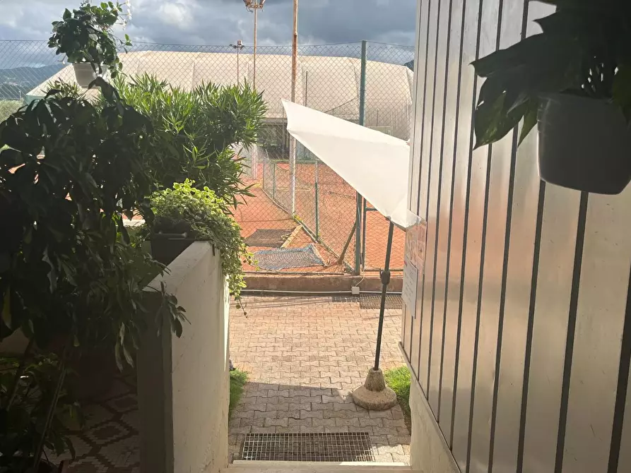 Immagine 43 di Attività commerciale in vendita  a Carrara