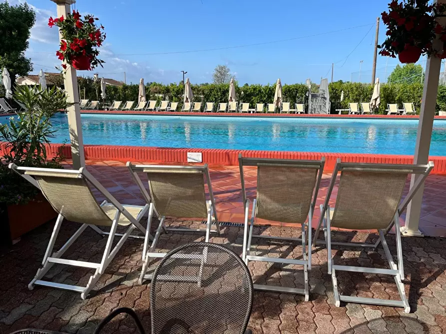 Immagine 34 di Attività commerciale in vendita  a Carrara