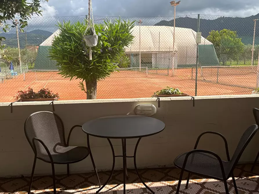 Immagine 38 di Attività commerciale in vendita  a Carrara