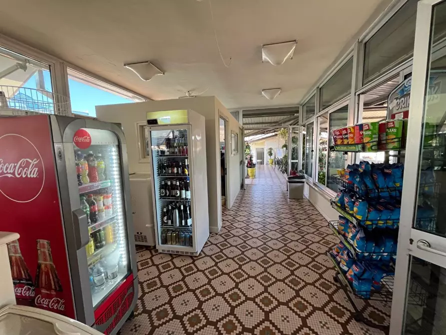 Immagine 9 di Attività commerciale in vendita  a Carrara