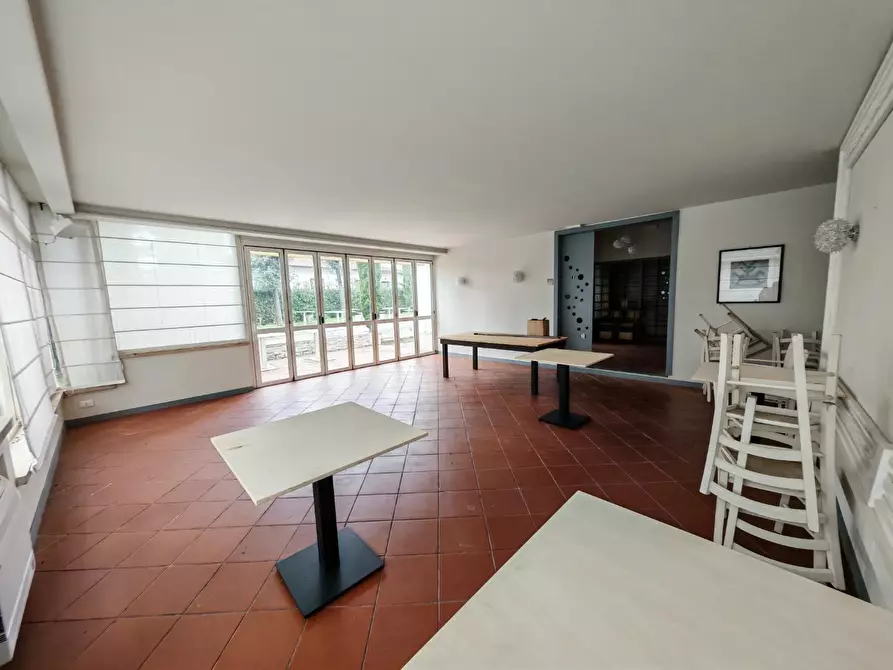 Immagine 53 di Attività commerciale in vendita  a Carrara