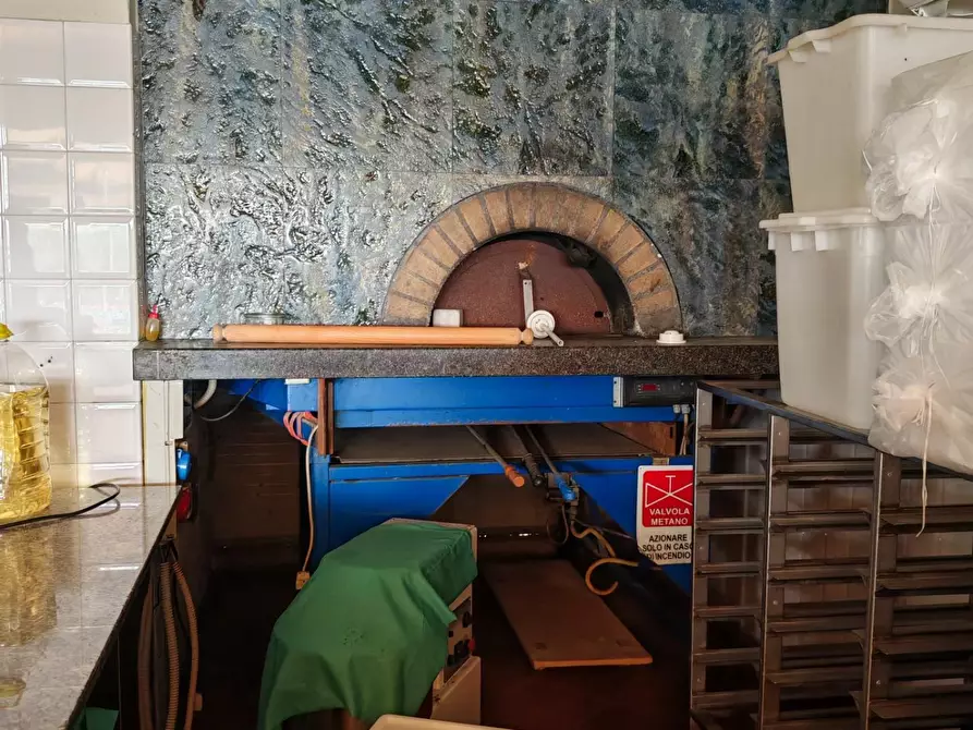 Immagine 57 di Attività commerciale in vendita  a Carrara