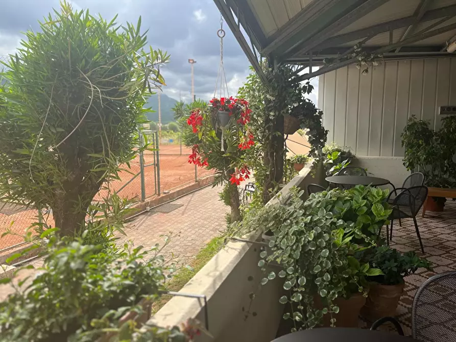 Immagine 40 di Attività commerciale in vendita  a Carrara