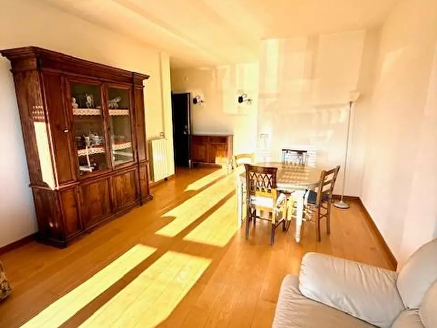 Immagine 2 di Appartamento in vendita  a Camaiore