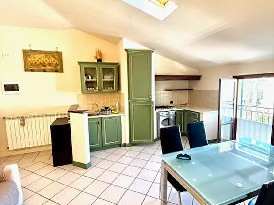 Immagine 2 di Mansarda in vendita  a Camaiore