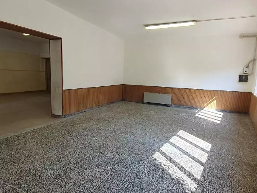 Immagine 4 di Laboratorio in affitto  a Capannori