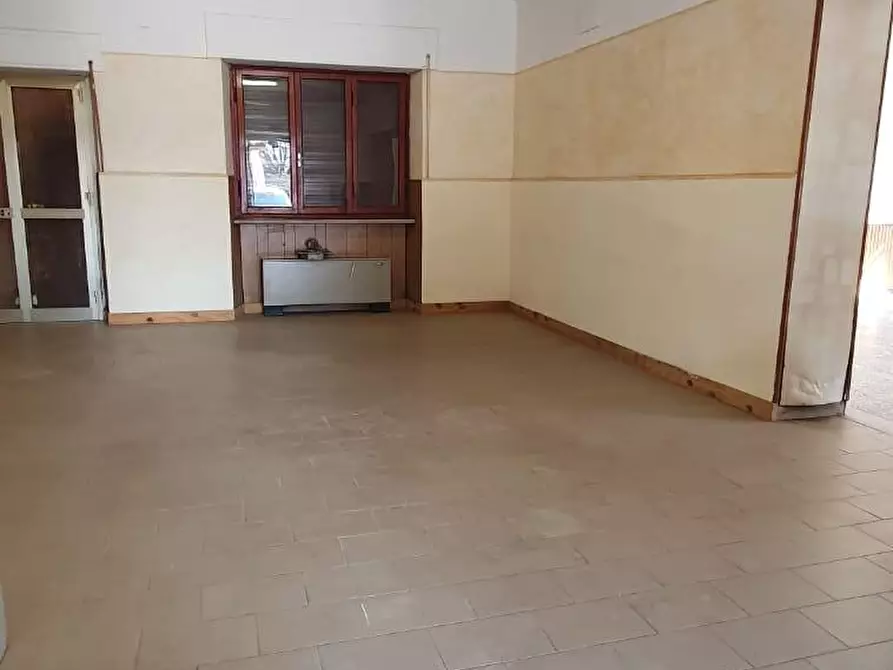 Immagine 8 di Laboratorio in affitto  a Capannori