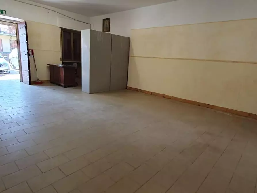 Immagine 5 di Laboratorio in affitto  a Capannori