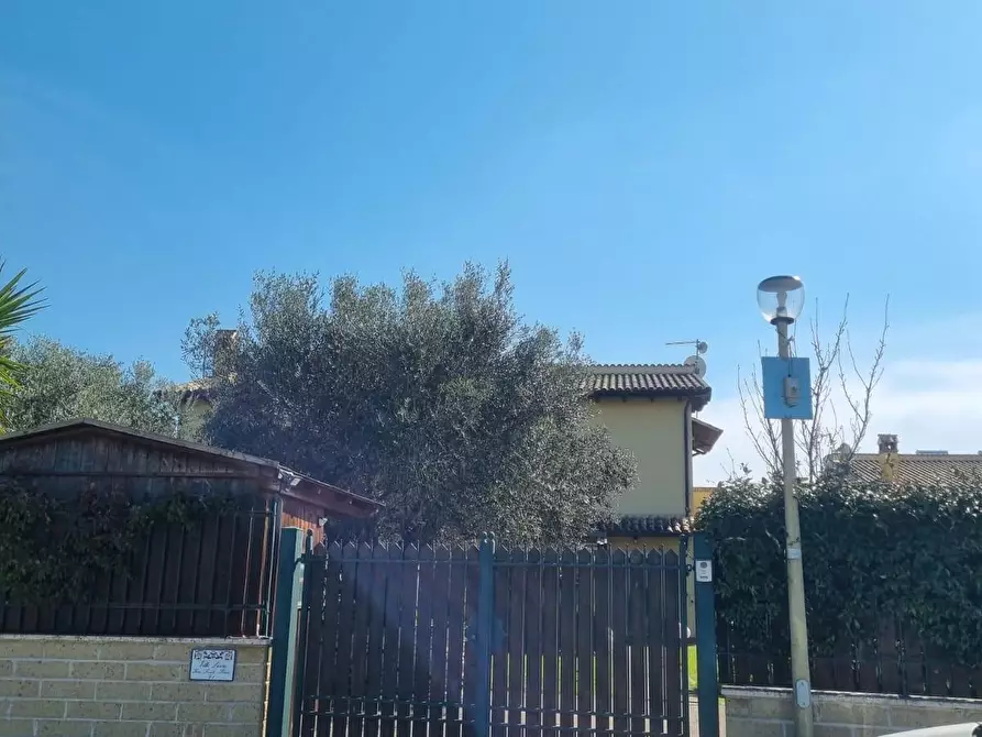 Immagine 26 di Villetta a schiera in vendita  a Fiumicino