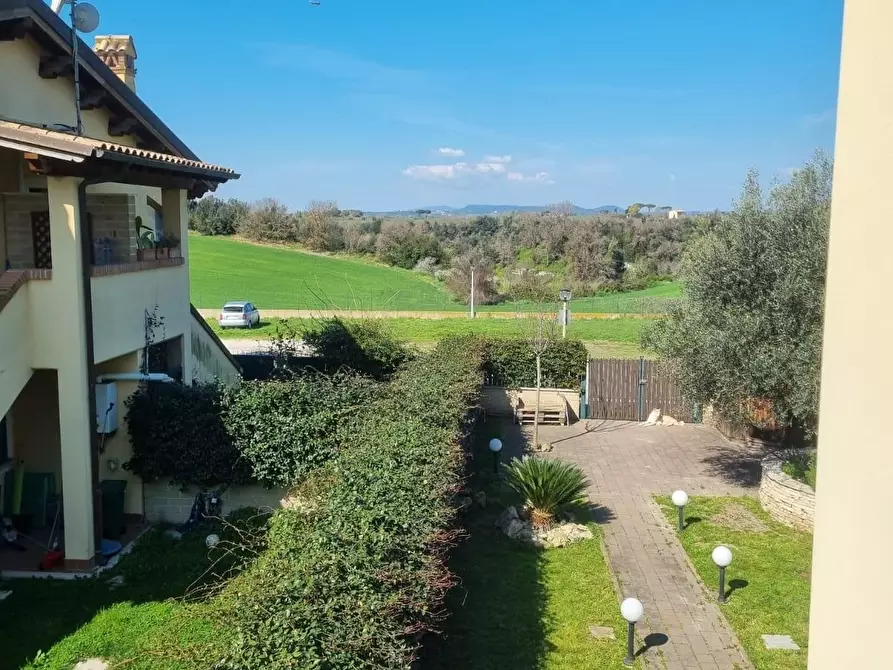 Immagine 28 di Villetta a schiera in vendita  a Fiumicino