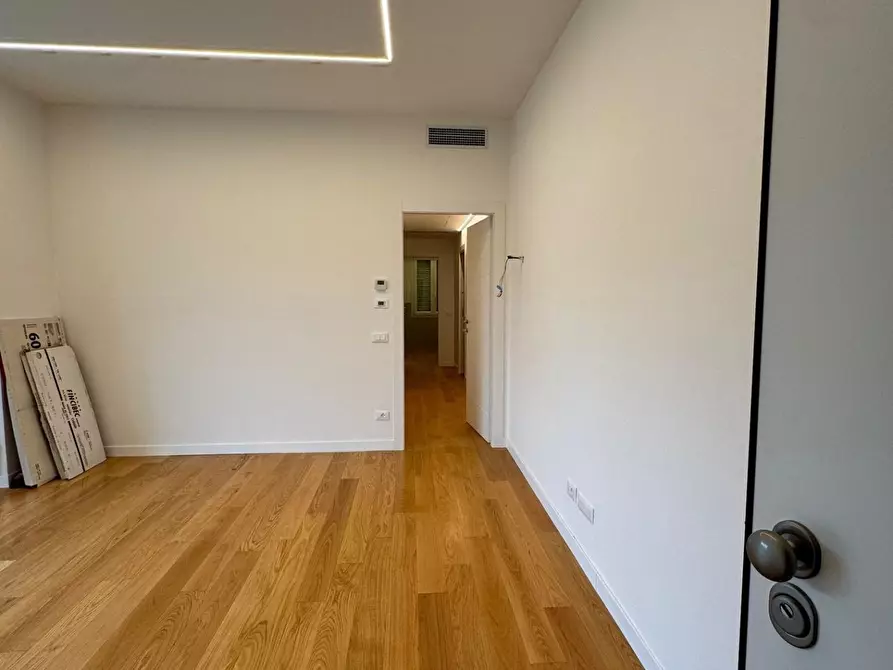 Immagine 9 di Appartamento in vendita  a Massa