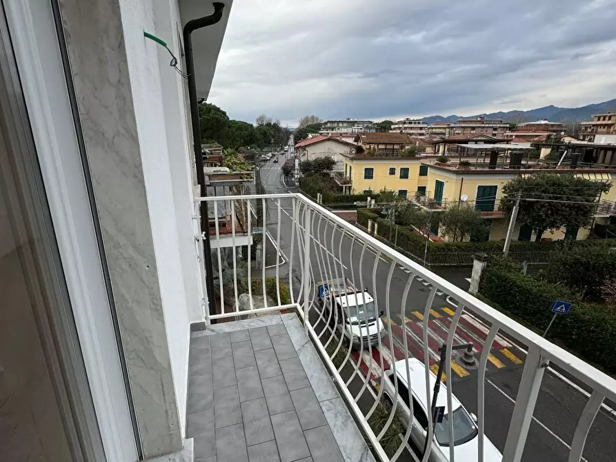 Immagine 16 di Appartamento in vendita  a Massa
