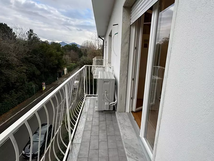 Immagine 17 di Appartamento in vendita  a Massa