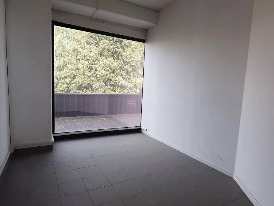 Immagine 20 di Ufficio in vendita  a Porcari