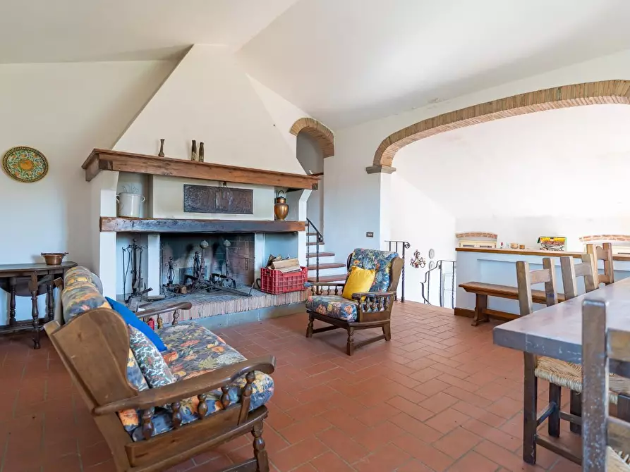 Immagine 43 di Casa colonica in vendita  a Vinci