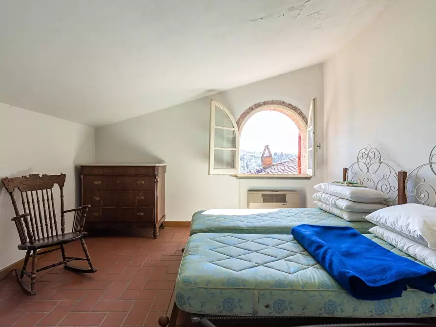 Immagine 29 di Casa colonica in vendita  a Vinci