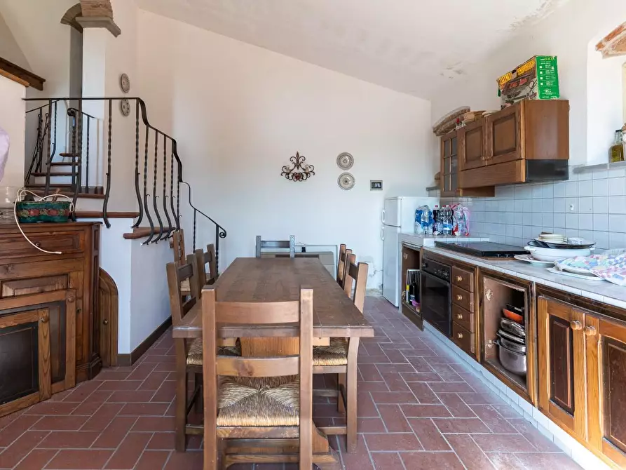 Immagine 26 di Casa colonica in vendita  a Vinci