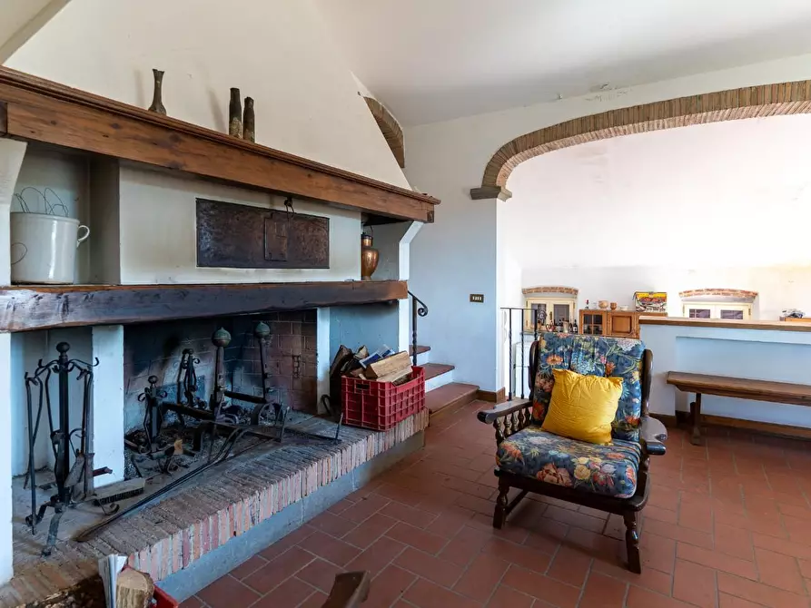 Immagine 46 di Casa colonica in vendita  a Vinci