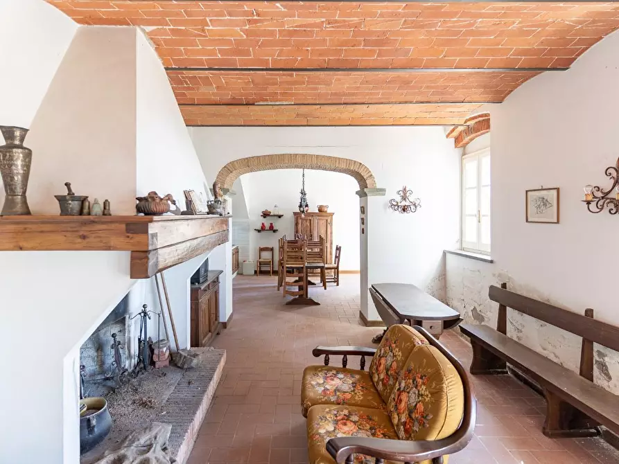 Immagine 34 di Casa colonica in vendita  a Vinci
