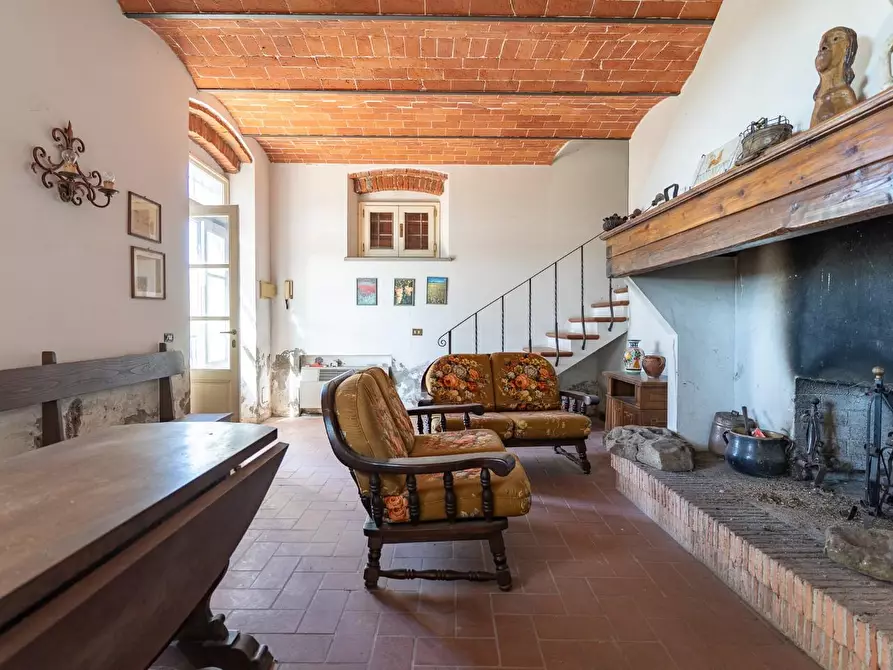 Immagine 35 di Casa colonica in vendita  a Vinci