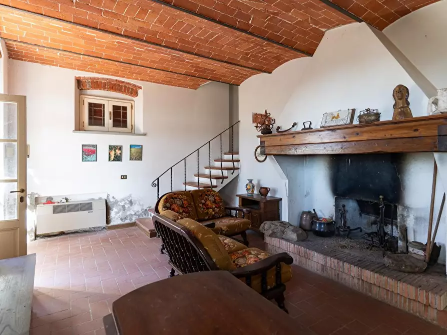 Immagine 36 di Casa colonica in vendita  a Vinci