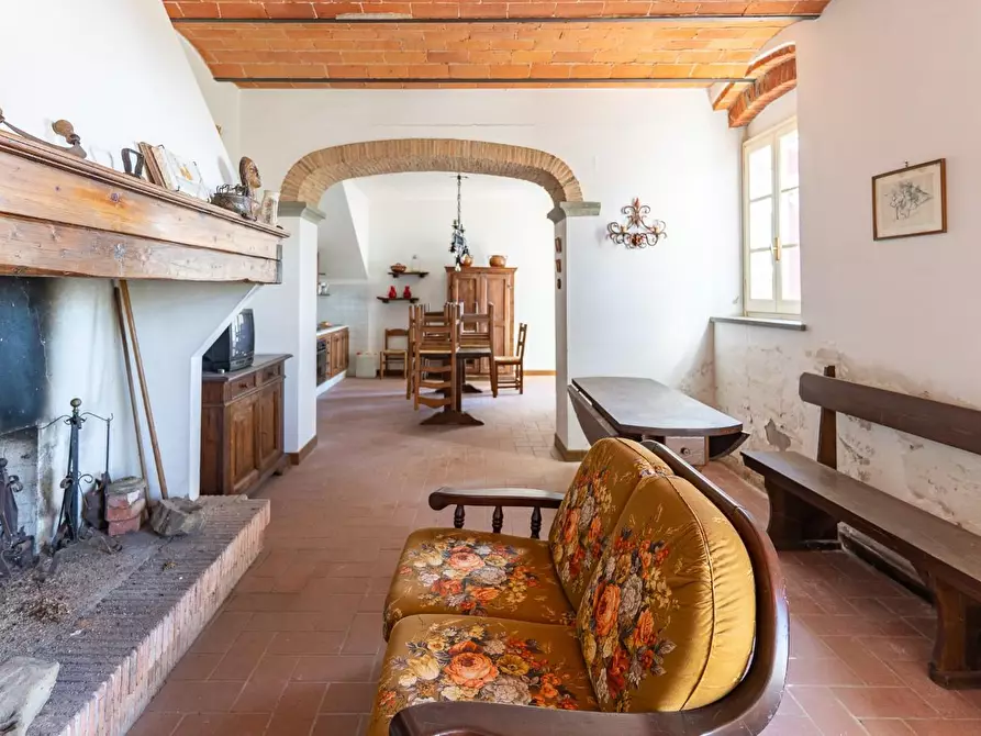Immagine 31 di Casa colonica in vendita  a Vinci