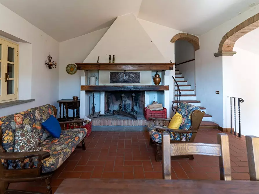 Immagine 42 di Casa colonica in vendita  a Vinci