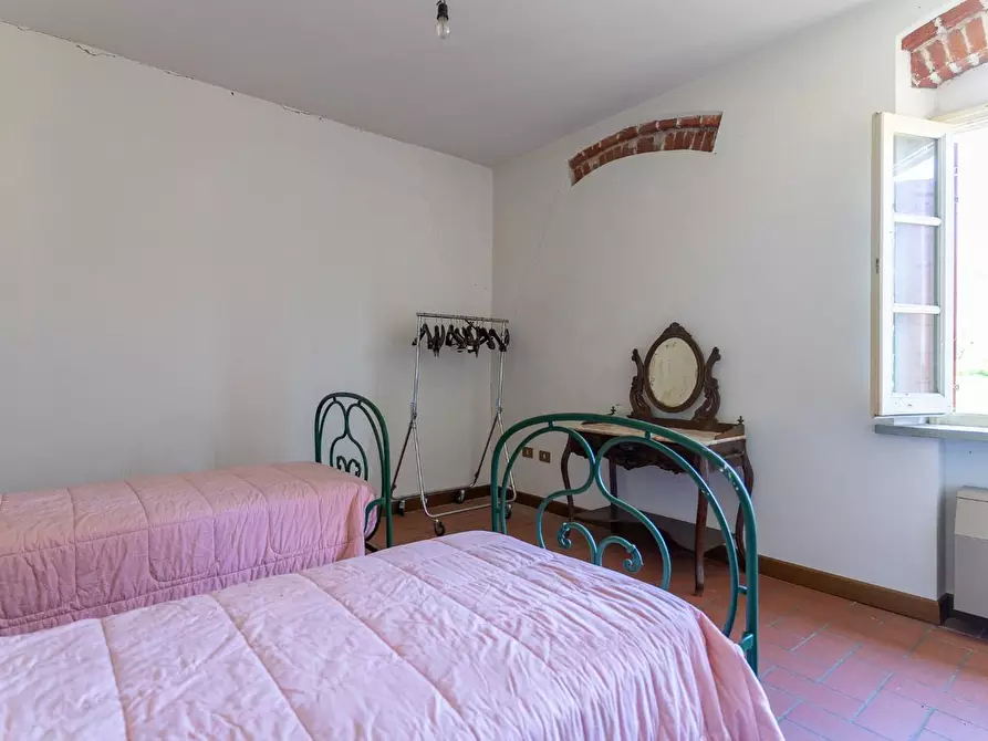 Immagine 39 di Casa colonica in vendita  a Vinci