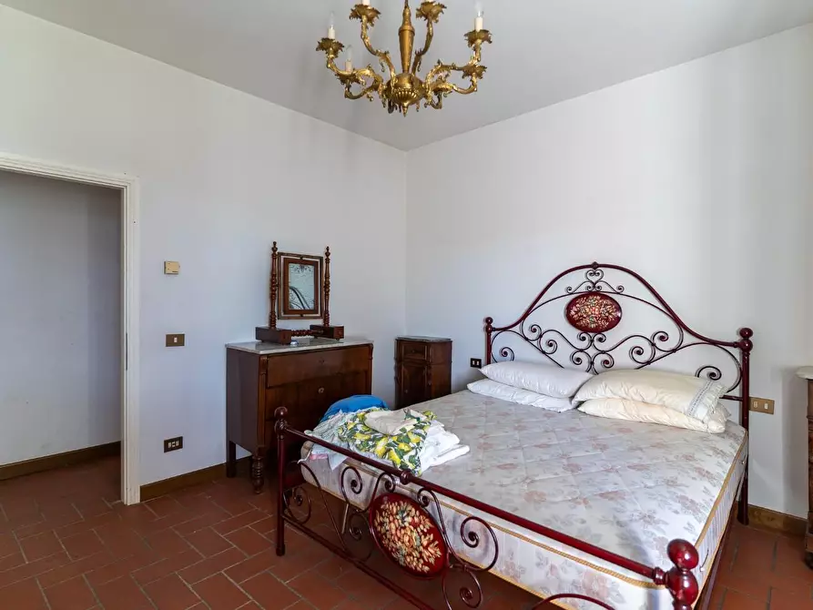 Immagine 28 di Casa colonica in vendita  a Vinci