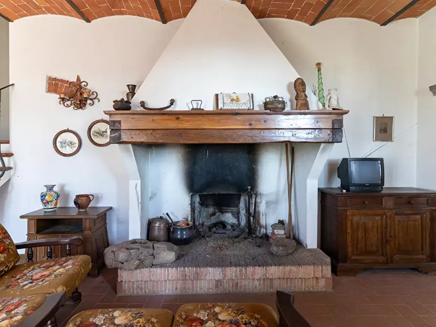 Immagine 33 di Casa colonica in vendita  a Vinci