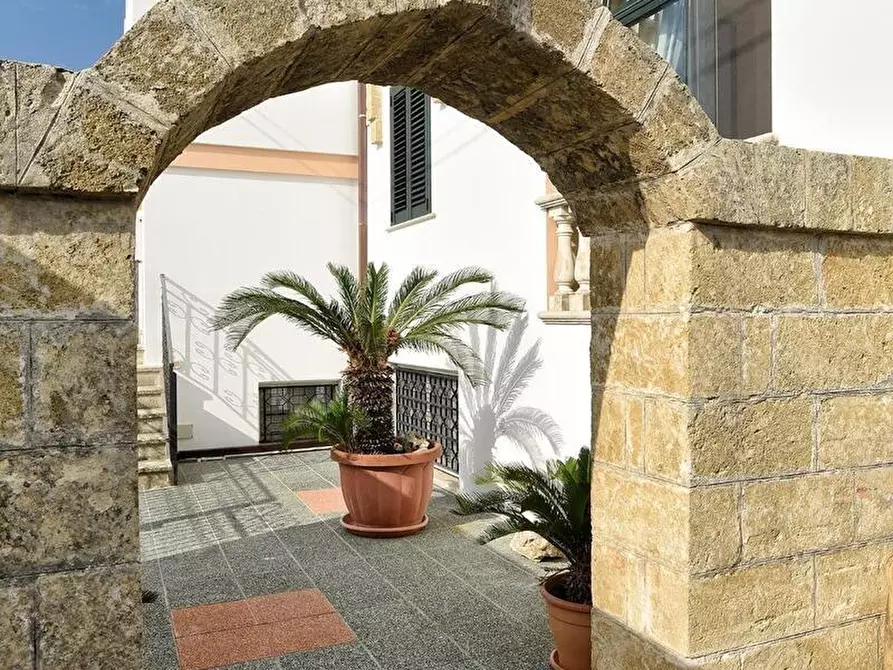 Immagine 41 di Villa in vendita  a Alessano