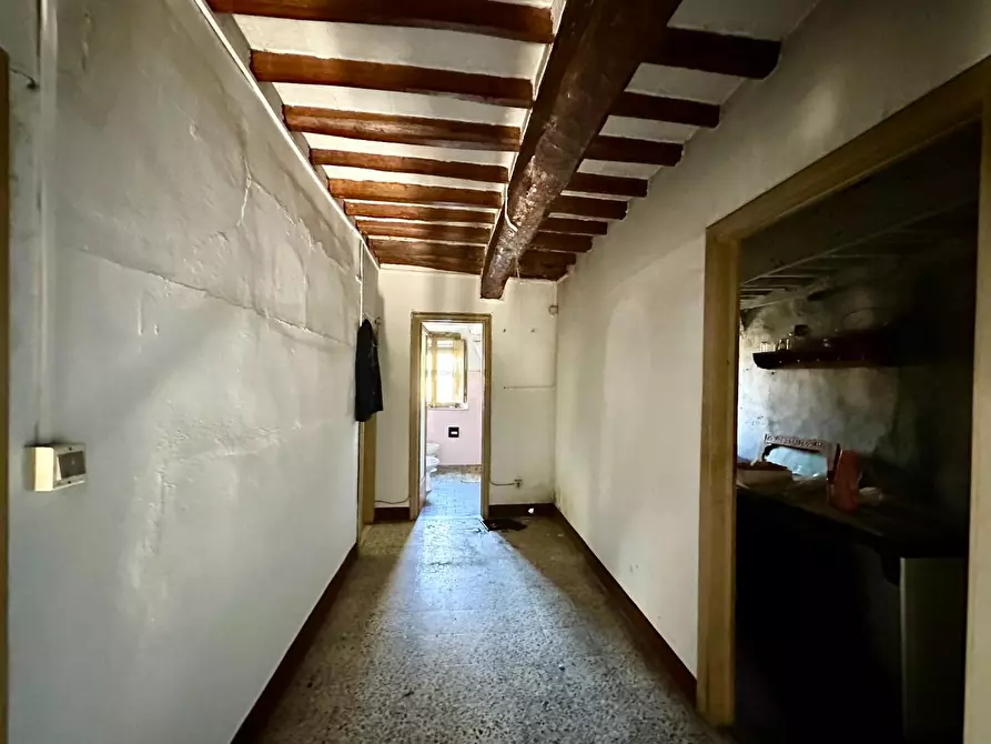 Immagine 18 di Rustico / casale in vendita  a Capannori