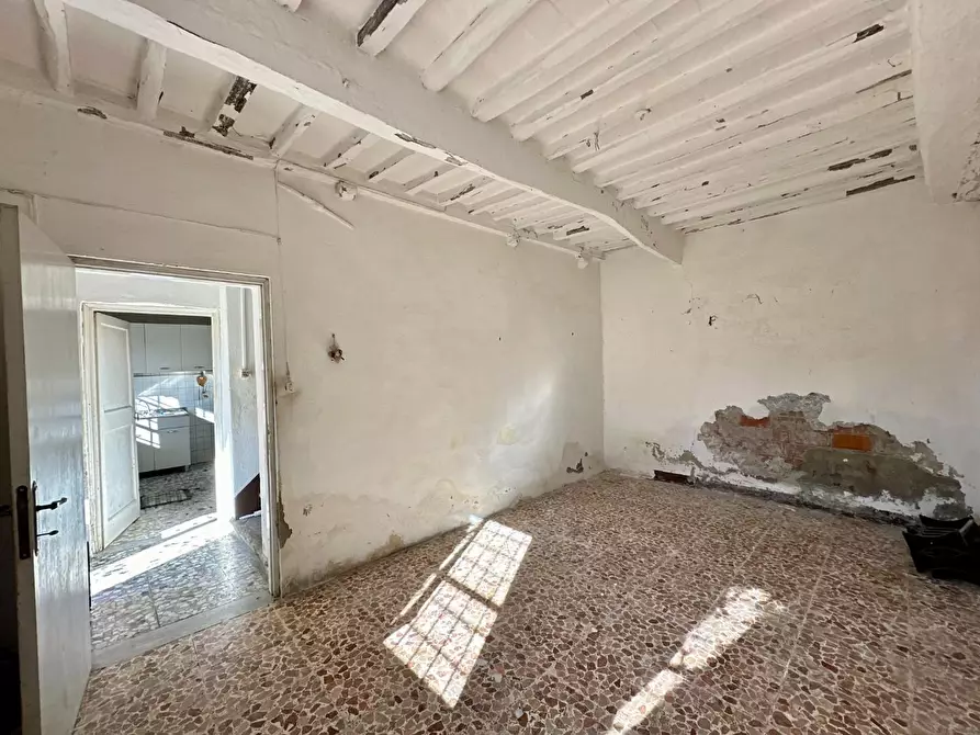 Immagine 11 di Rustico / casale in vendita  a Capannori