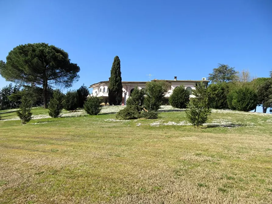 Immagine 1 di Villa in vendita  a Vinci