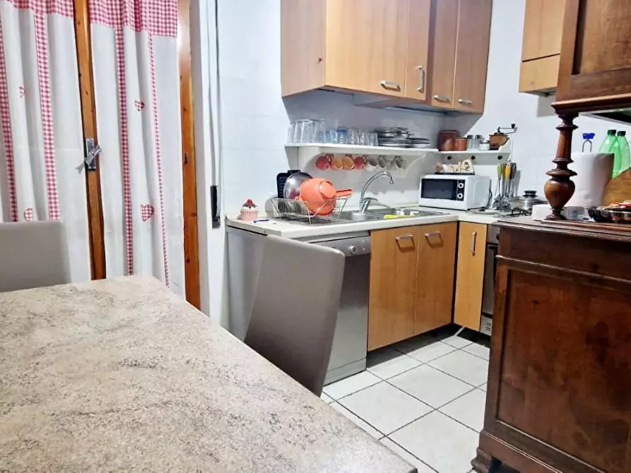 Immagine 13 di Appartamento in vendita  a Carrara