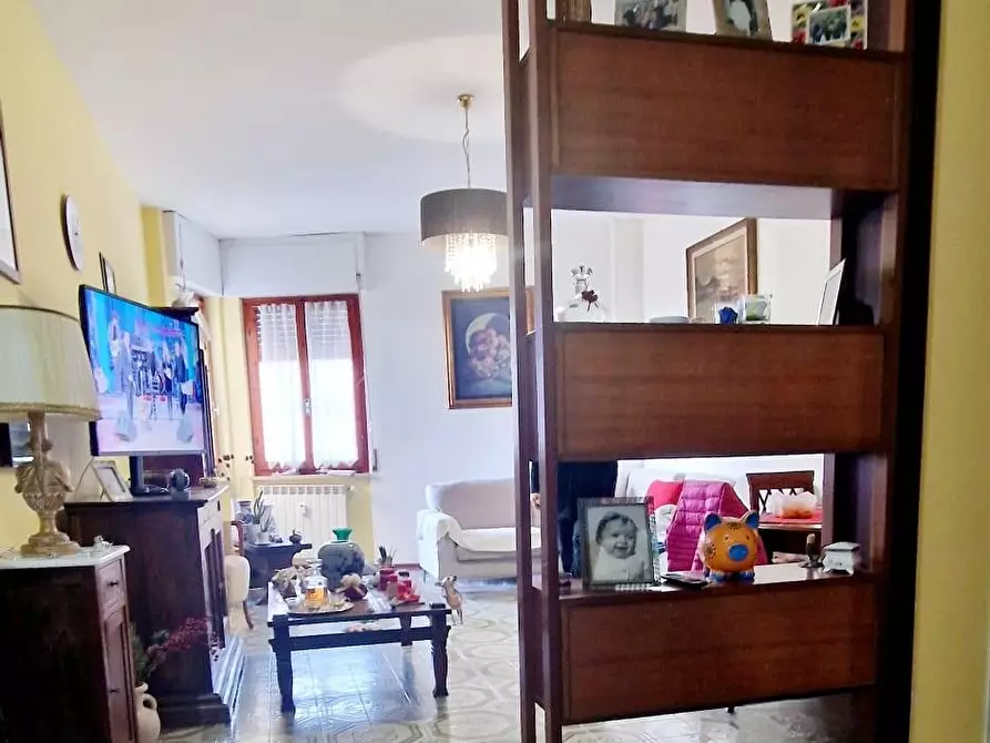 Immagine 2 di Appartamento in vendita  a Carrara