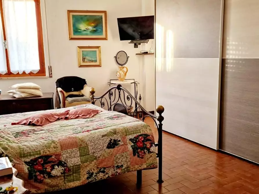 Immagine 6 di Appartamento in vendita  a Carrara