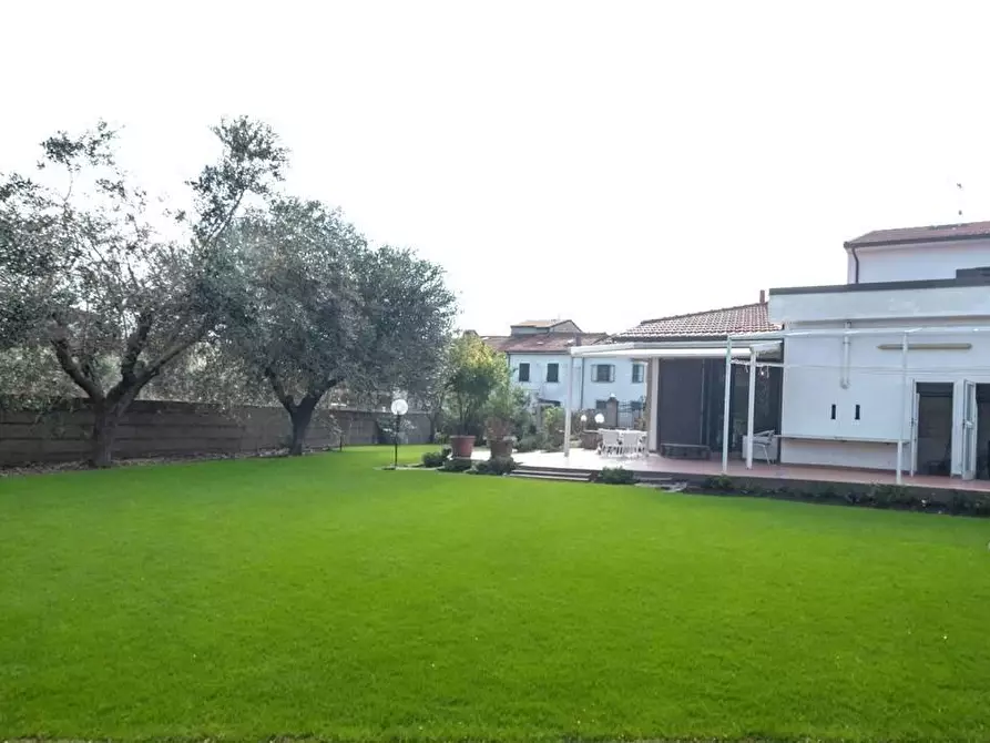 Immagine 1 di Casa bifamiliare in vendita  a Cascina