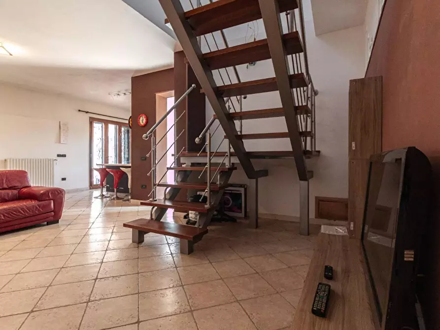 Immagine 8 di Casa bifamiliare in vendita  a Cascina