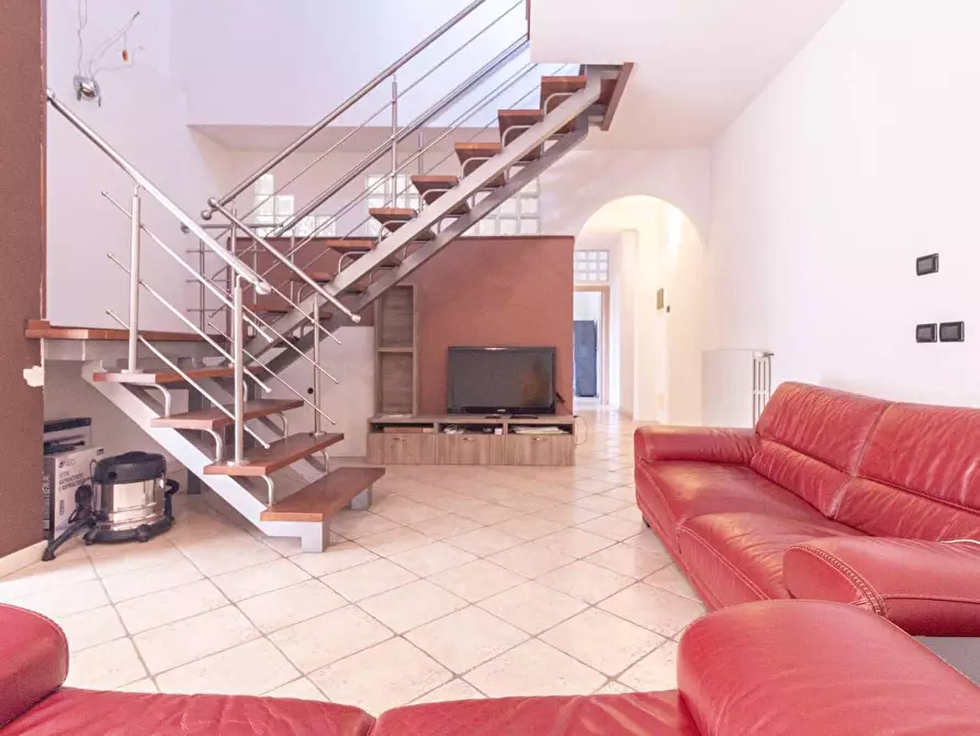 Immagine 2 di Casa bifamiliare in vendita  a Cascina