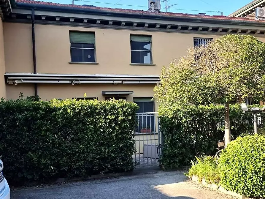 Immagine 3 di Villetta a schiera in affitto  a Viareggio