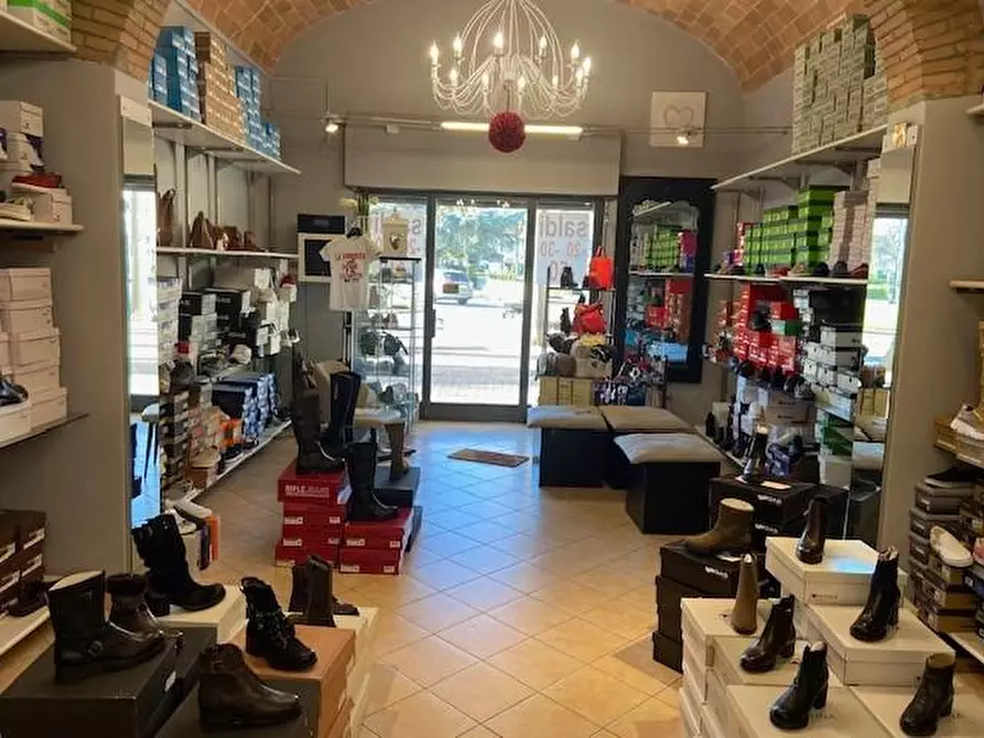 Immagine 1 di Attività commerciale in vendita  a Rosignano Marittimo